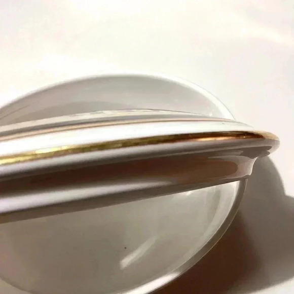 WEDGWOOD CLIO FLORAL PATTERN OVAL TRINKET BOX BONE CHINA MADE IN ENGLAND - Picture 4 of 6